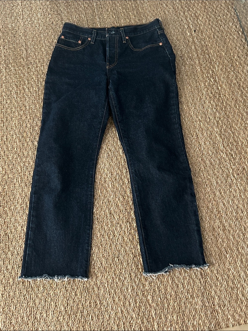 Levi’s 501 dark rinse cut hem-size 27